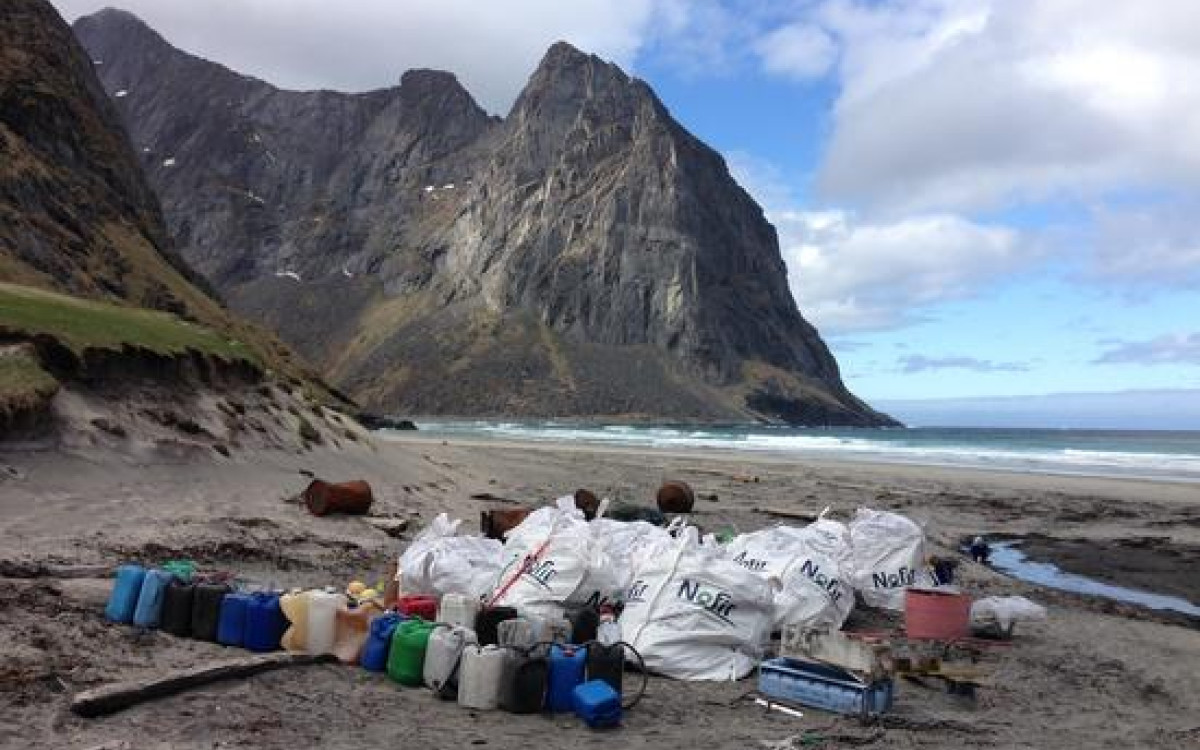 Marint avfall er en betydelig problem langs Nordlandskysten. Foto: SALT