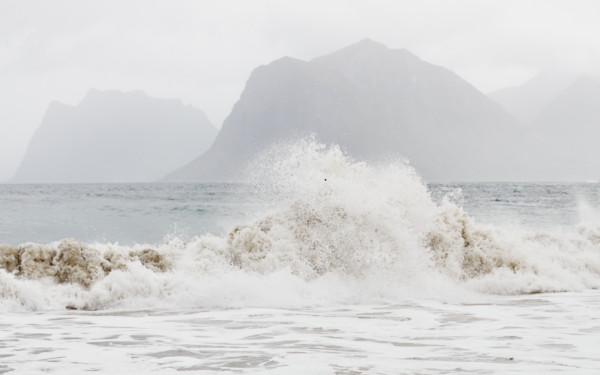 Tide, mountains in the background, photography