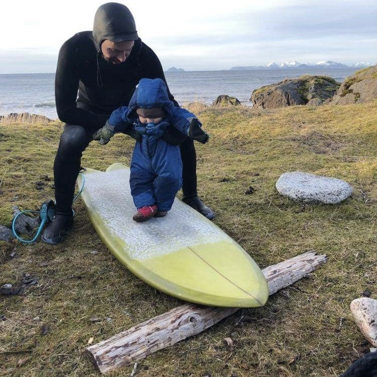 Unn - mann og sønn på brett. Foto: Privat